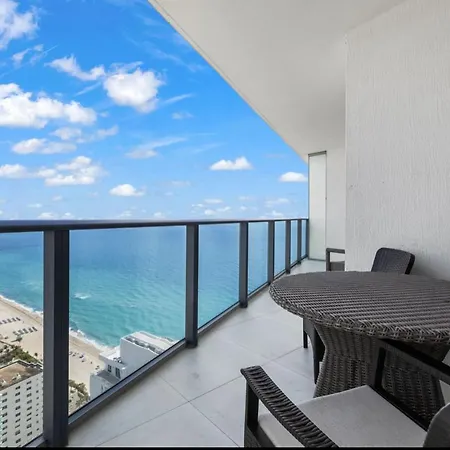 Hyde Resort Oceanview Luxurious 2-Bedroom PH 6Pax